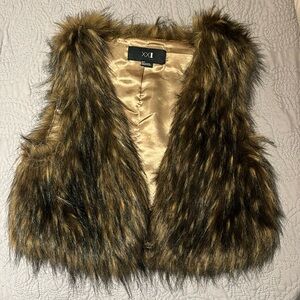 Short sleeve faux fur vest